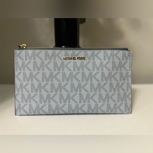 Michael Kors  Jet Set  LG Zip Clutch Wristlet